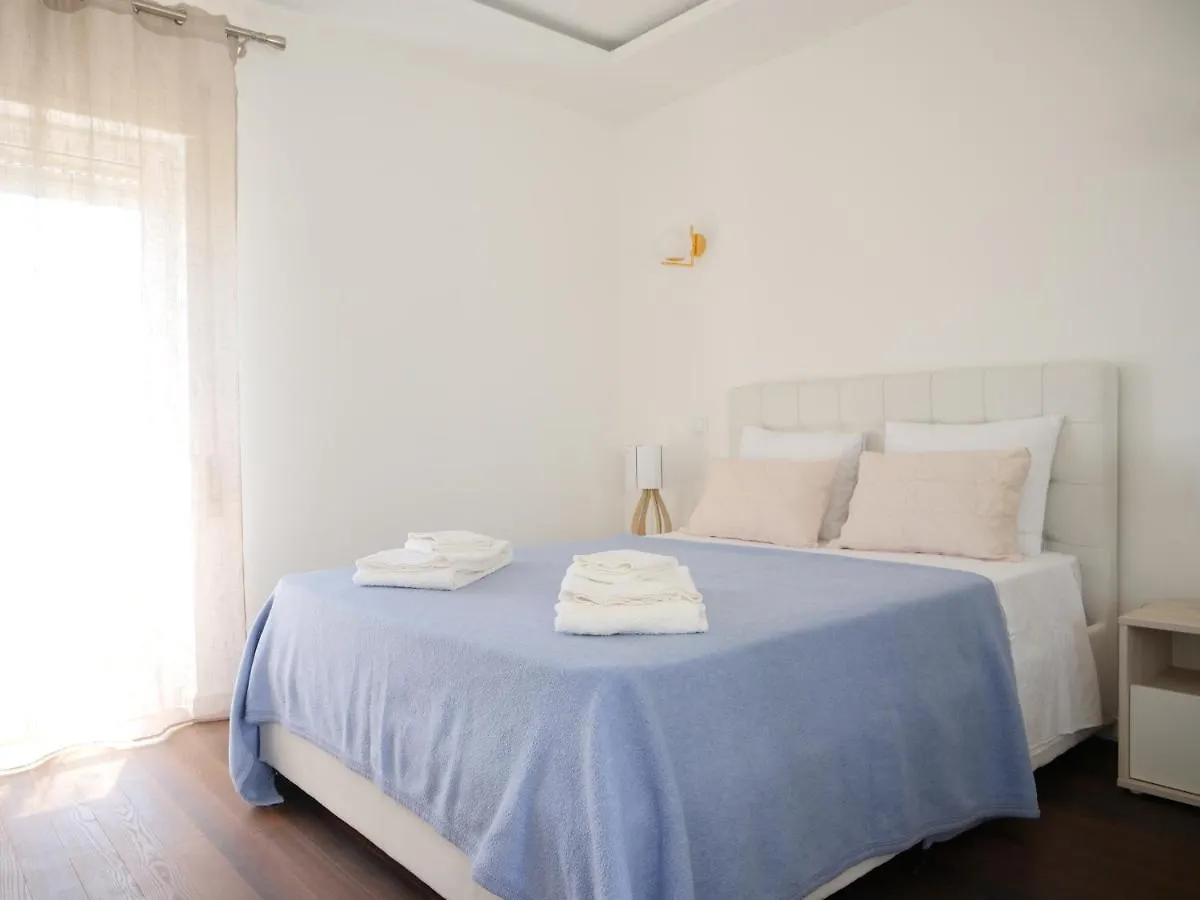 Cozy Apartment With Sea View Over Meia Praia Lagos Portugal